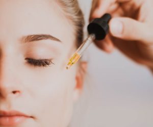 Top 5 serum duong trang da mat tot nhat (1)